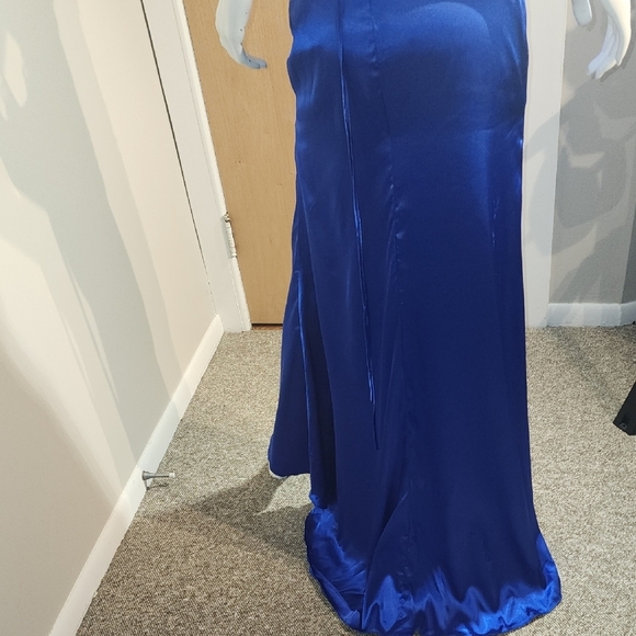 Elegant Blue Satin Evening Dress - Picture 10 of 15